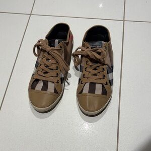 Burberry 38 canvas sneaker